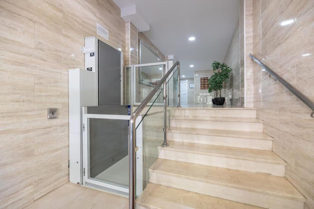 Encantador Apartamento Cerca Del Mar Malaga Luaran gambar