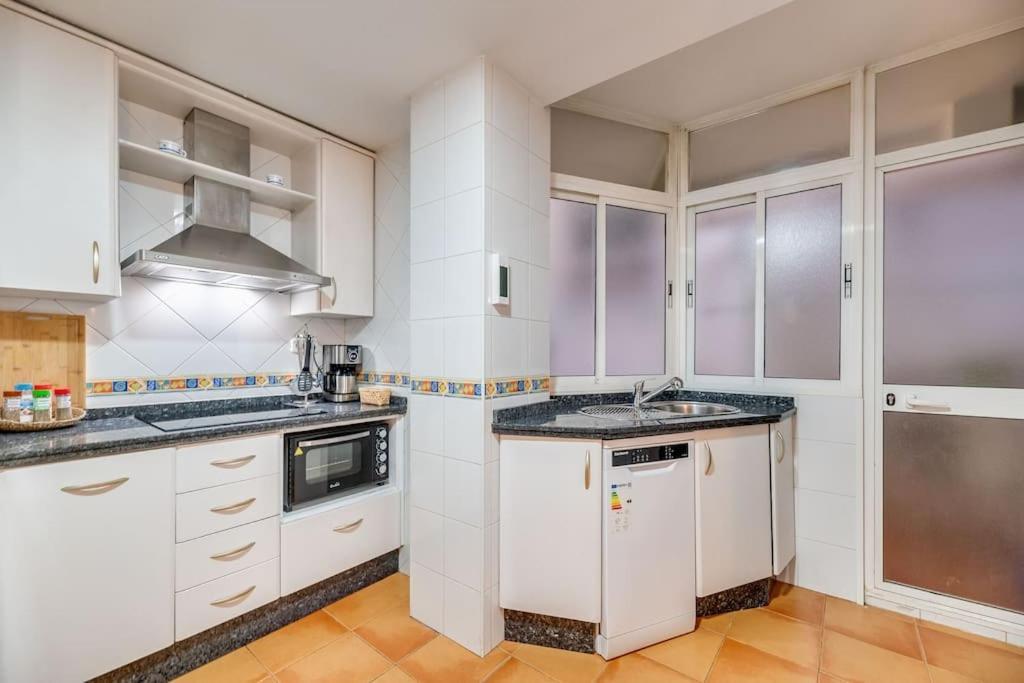 Encantador Apartamento Cerca Del Mar Malaga Luaran gambar